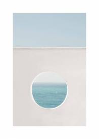 Plakat przedstawiający widok na ocean przez okrągłe okno.