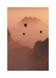 Plakat przedstawiający balony lecące nad górami na tle pomarańczowego nieba.