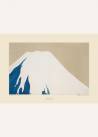 Plakat, grafika przedstawiająca niebieską ośnieżoną górę Fuji na beżowym tle ukazana na beżowym podkładzie z napisami.
