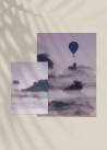 Dwa plakaty fotograficzne w kolorystyce fioletowej przedstawiające lot balonem w chmurach.