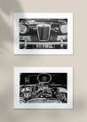 Dwa czarno-białe plakaty fotograficzne przedstawiające przód samochodów retro.